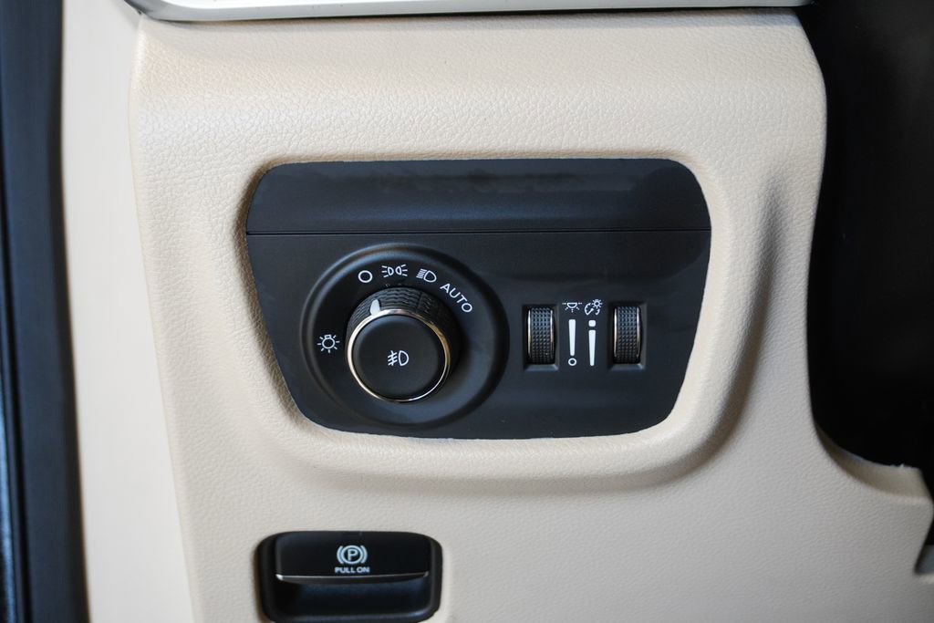 Certified 2025 Jeep Grand Cherokee L Limited image 16