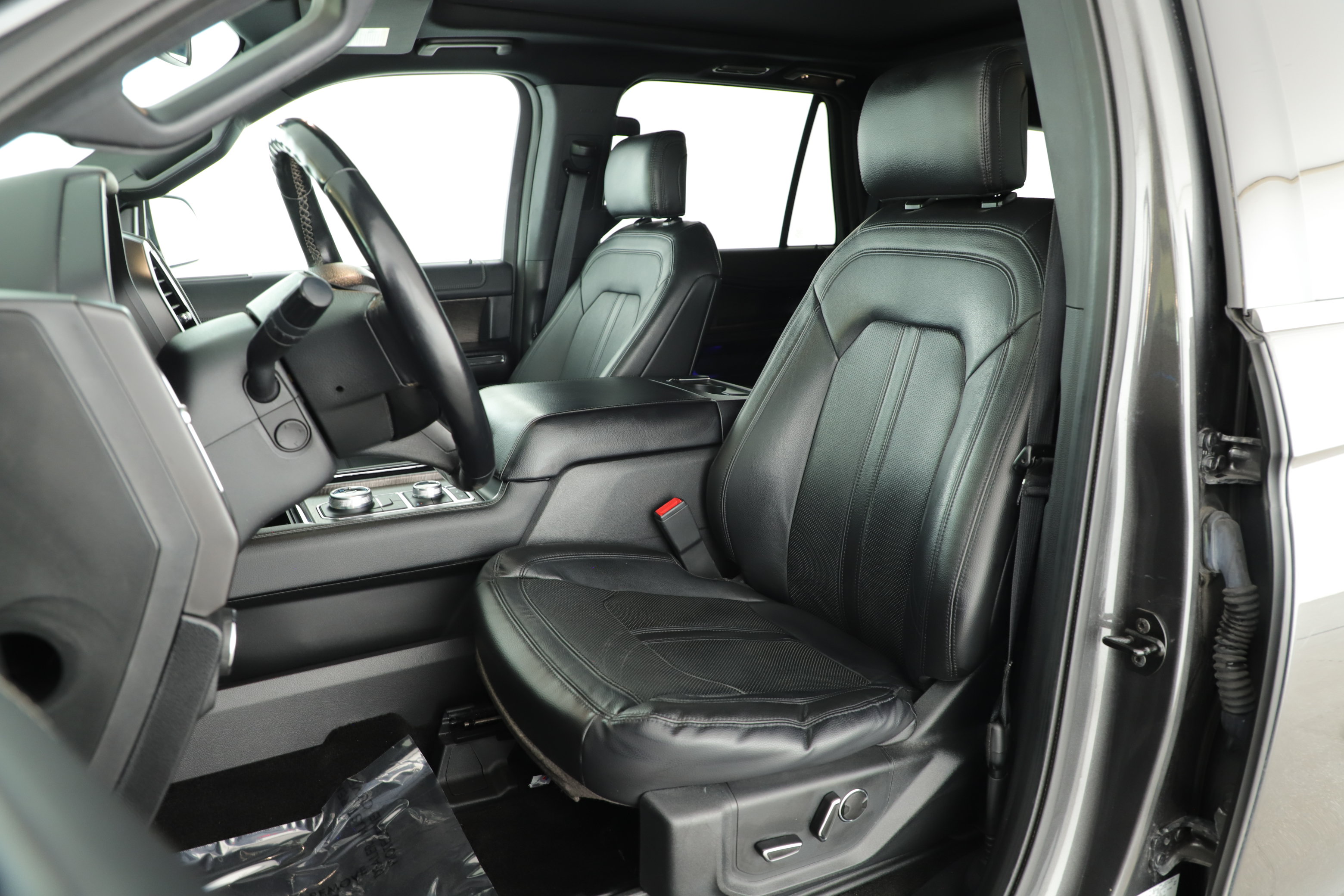 Used 2018 Ford Expedition Limited w/ Equipment Group 302A AWD/4WD image 9