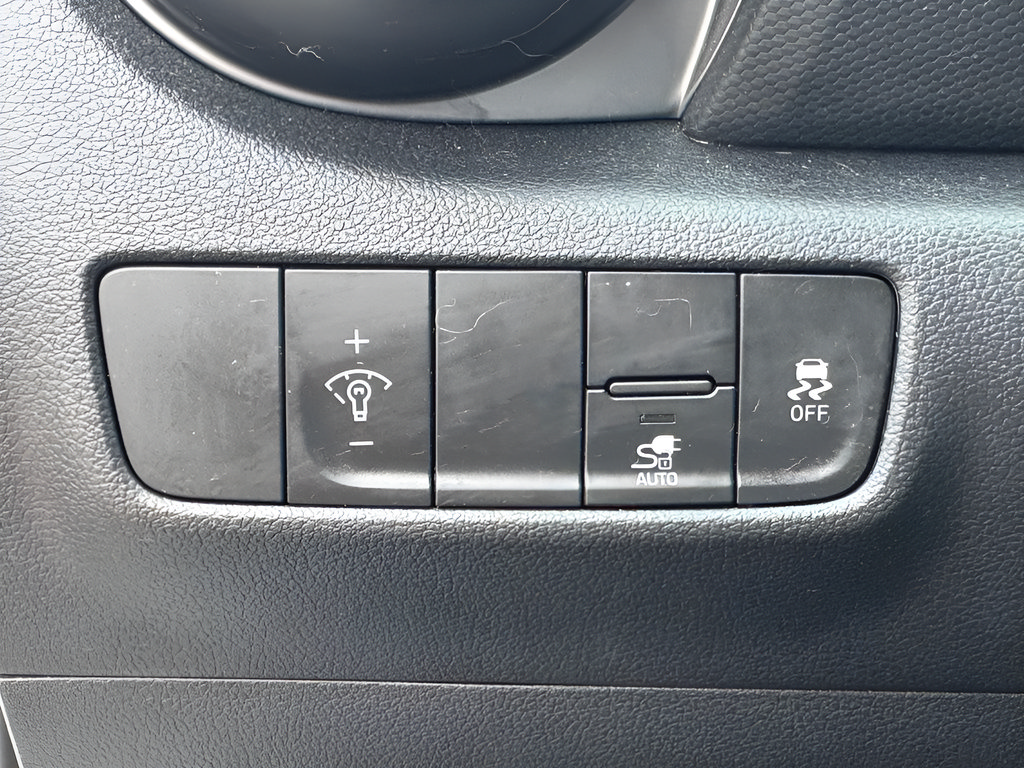 Used 2022 Hyundai Kona SEL w/ Convenience Package FWD image 19