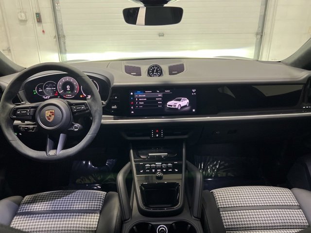 Used 2024 Porsche Cayenne Coupe image 52