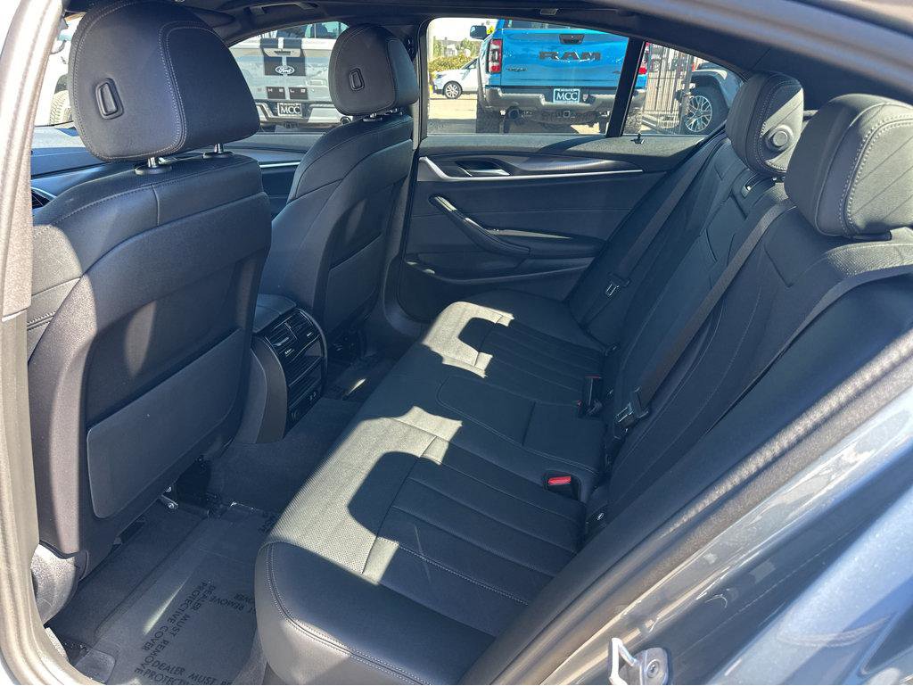 Used 2023 BMW 530e w/ M Sport Package image 10