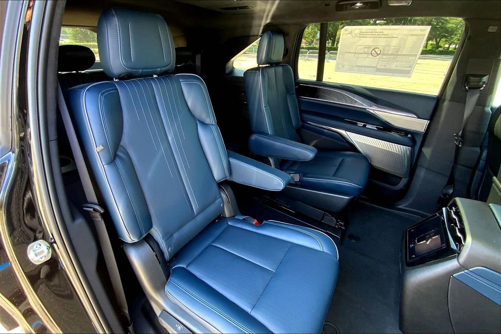 Used 2025 Cadillac Escalade IQ Luxury 2 image 30