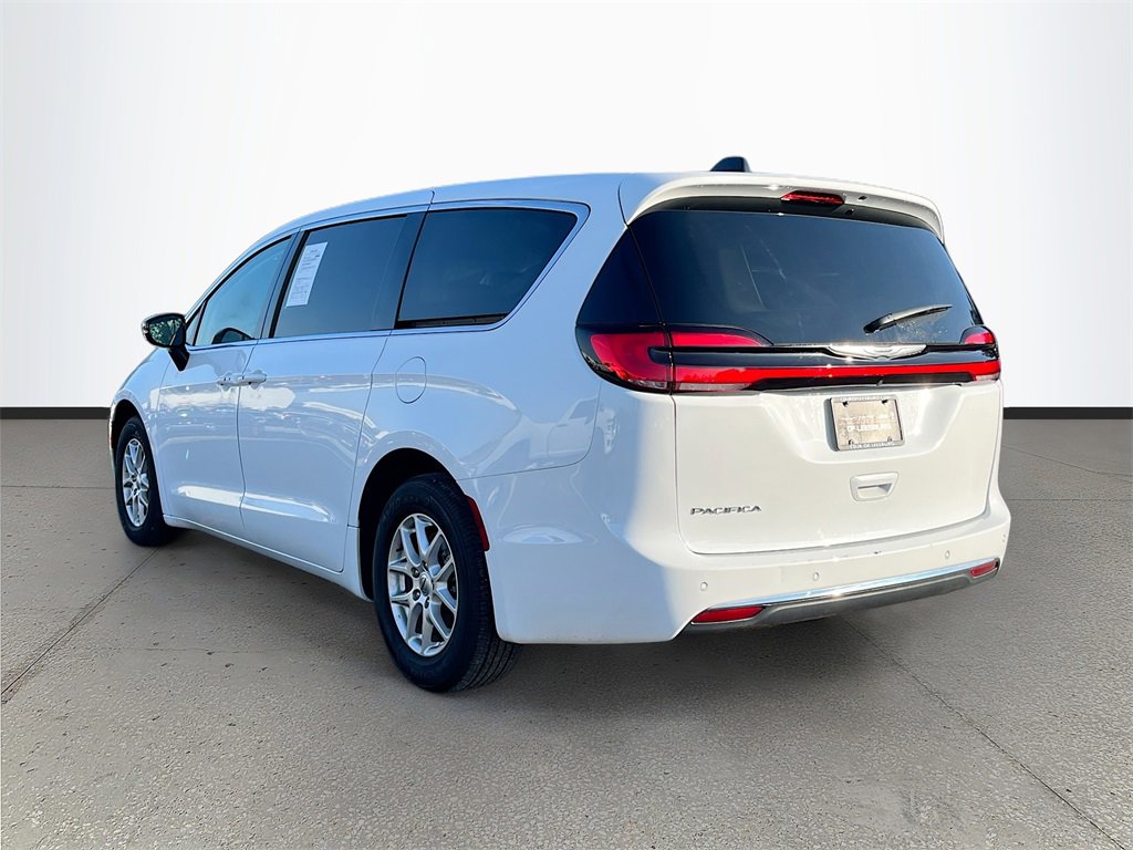 Certified 2024 Chrysler Pacifica Touring-L image 5
