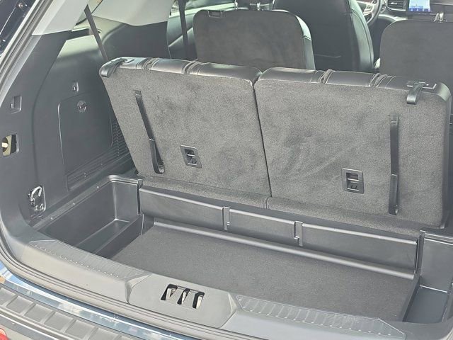 Used 2024 Ford Explorer XLT w/ Equipment Group 202A RWD image 9