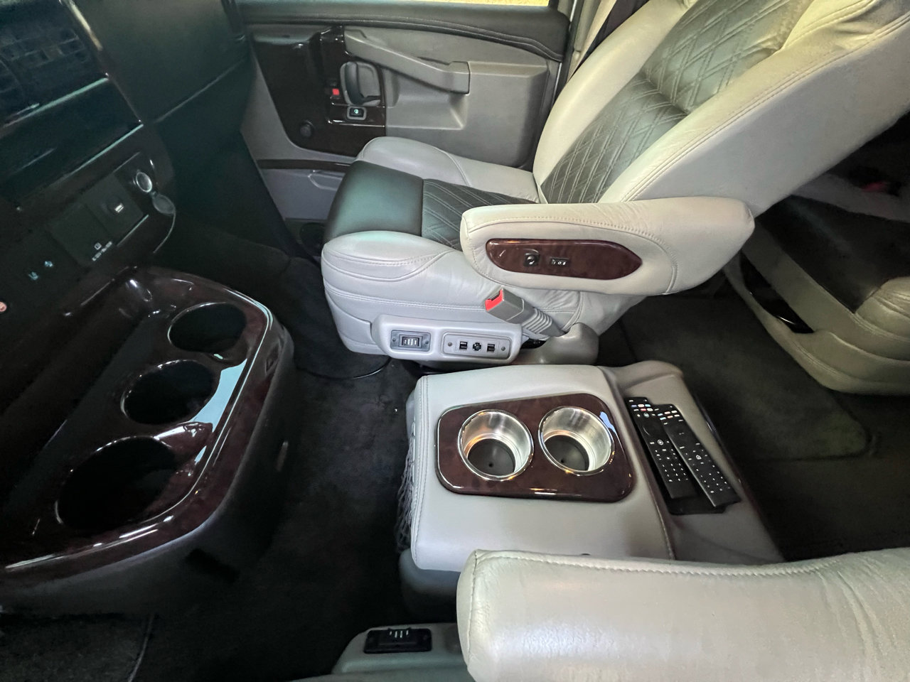 Used 2022 Chevrolet Express 2500 Extended w/ Enhanced Convenience Package image 22