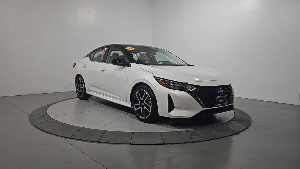 Certified 2025 Nissan Sentra SR w/ SR Premium Package FWD image 9