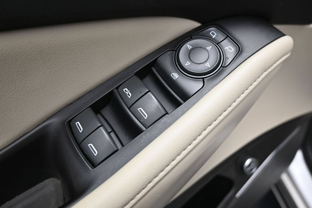 Used 2018 Buick Enclave Essence AWD/4WD image 11