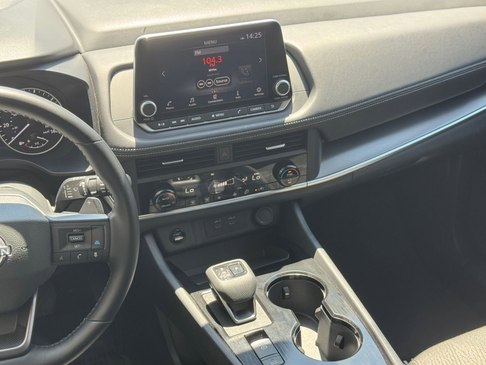 Used 2025 Nissan Rogue SV FWD image 20