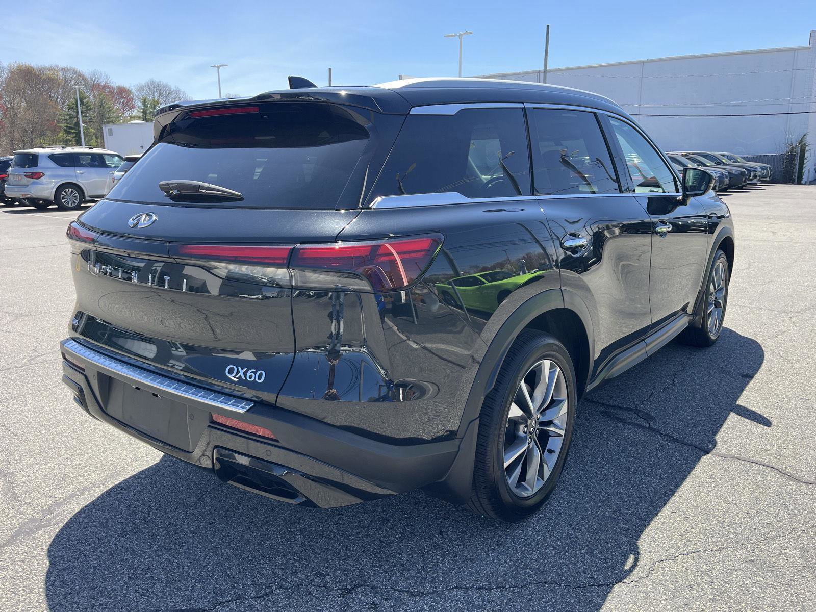 Certified 2023 INFINITI QX60 Luxe w/ Cargo Package AWD/4WD image 3
