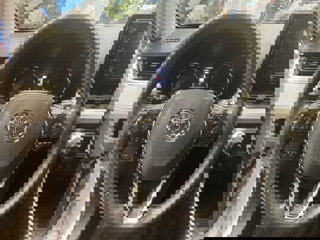 Used 2021 Toyota RAV4 XLE w/ Convenience Package image 14