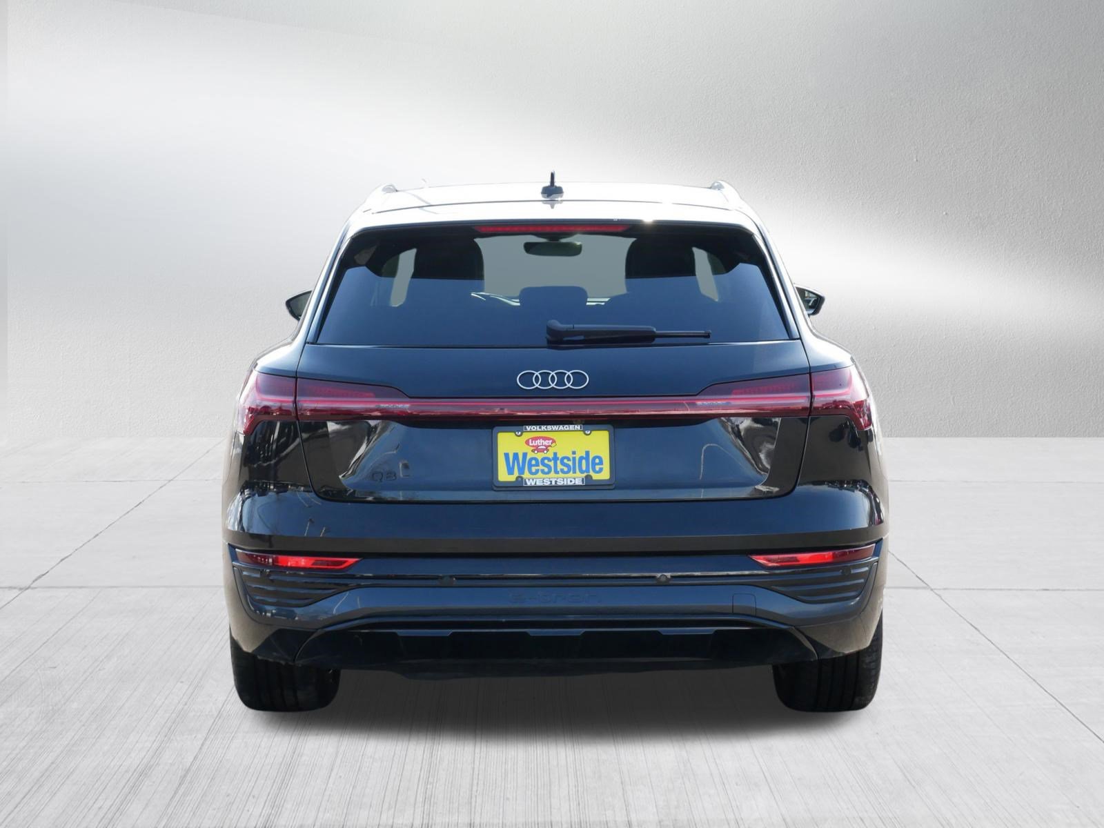 Used 2024 Audi Q8 e-tron Premium Plus image 6