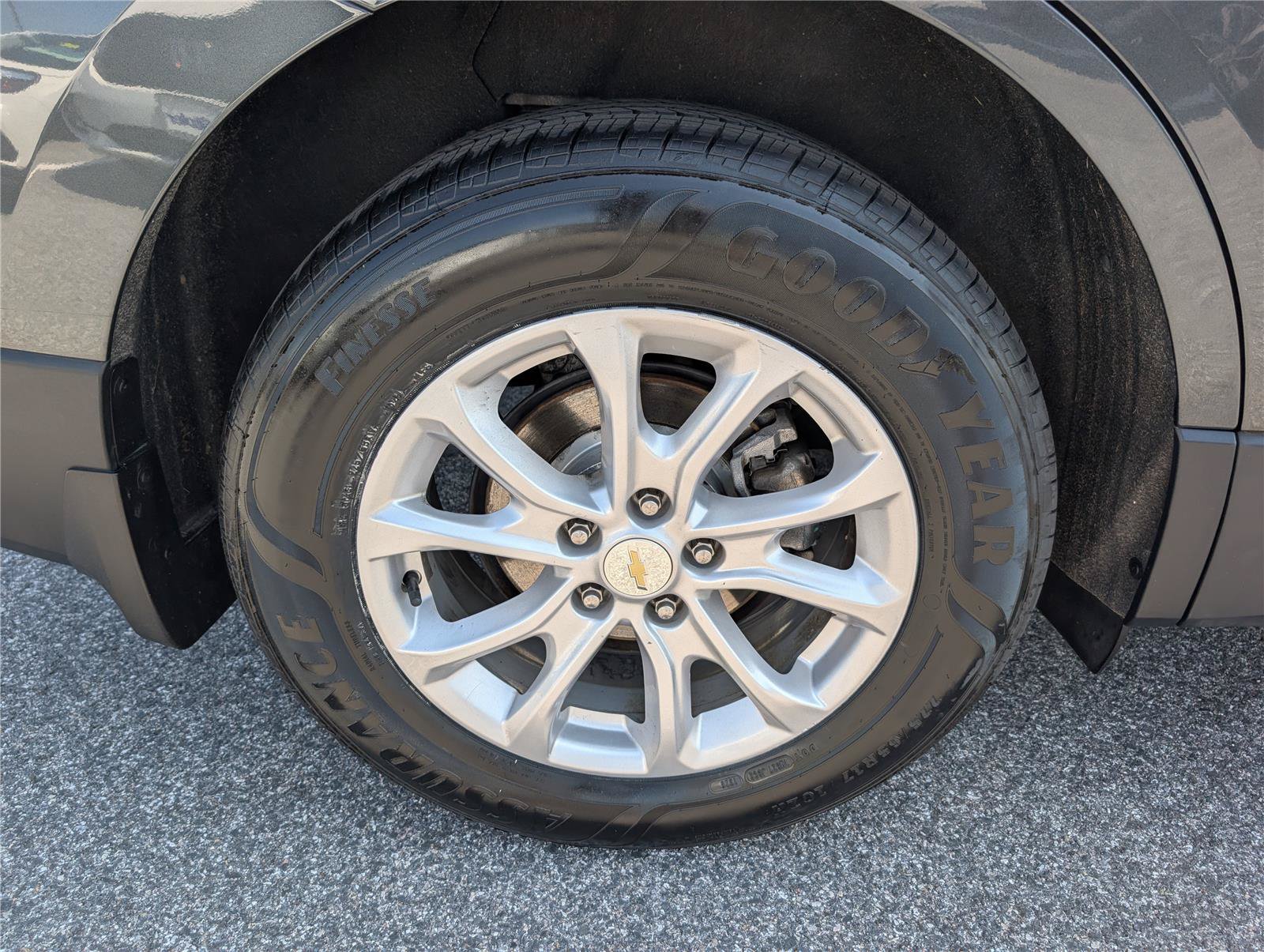 Used 2019 Chevrolet Equinox LS FWD image 9