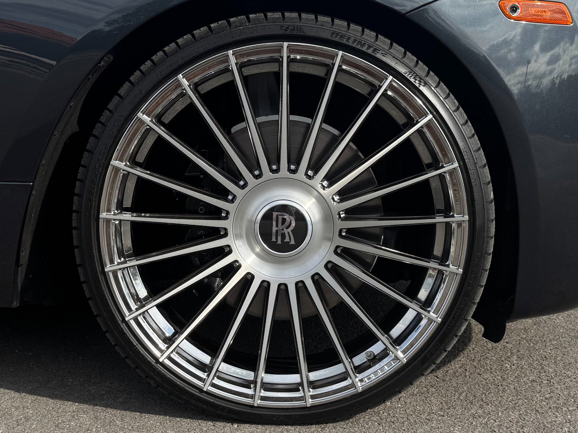 Used 2016 Rolls-Royce Wraith RWD image 93