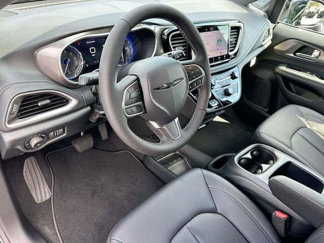 New 2025 Chrysler Pacifica Select image 6