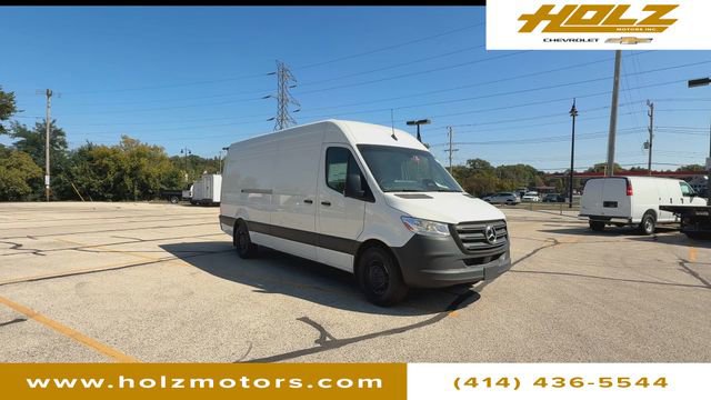 Used 2025 Mercedes-Benz Sprinter 2500 image 2
