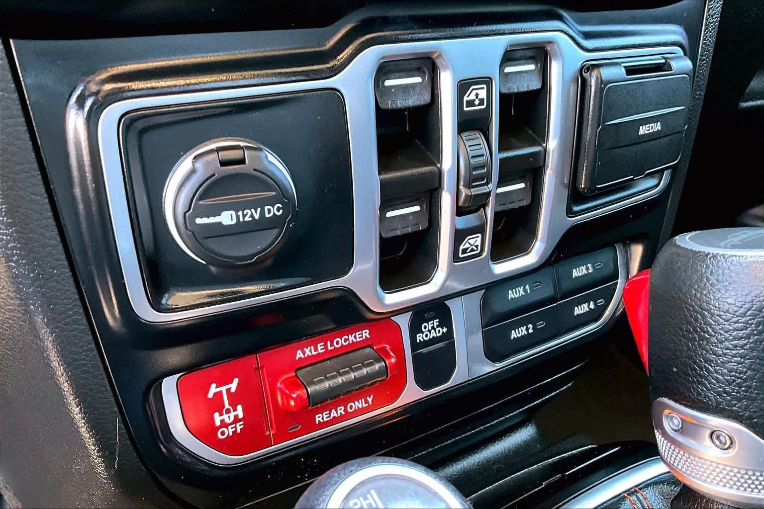 Used 2023 Jeep Gladiator Mojave w/ Trailer Tow Package AWD/4WD image 32