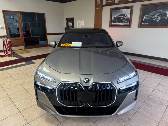 Used 2024 BMW 760i xDrive w/ Executive Package image 8