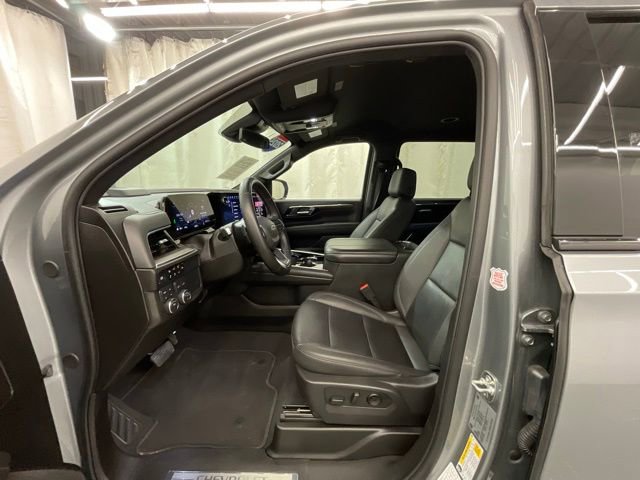 Used 2025 Chevrolet Suburban Z71 AWD/4WD image 10