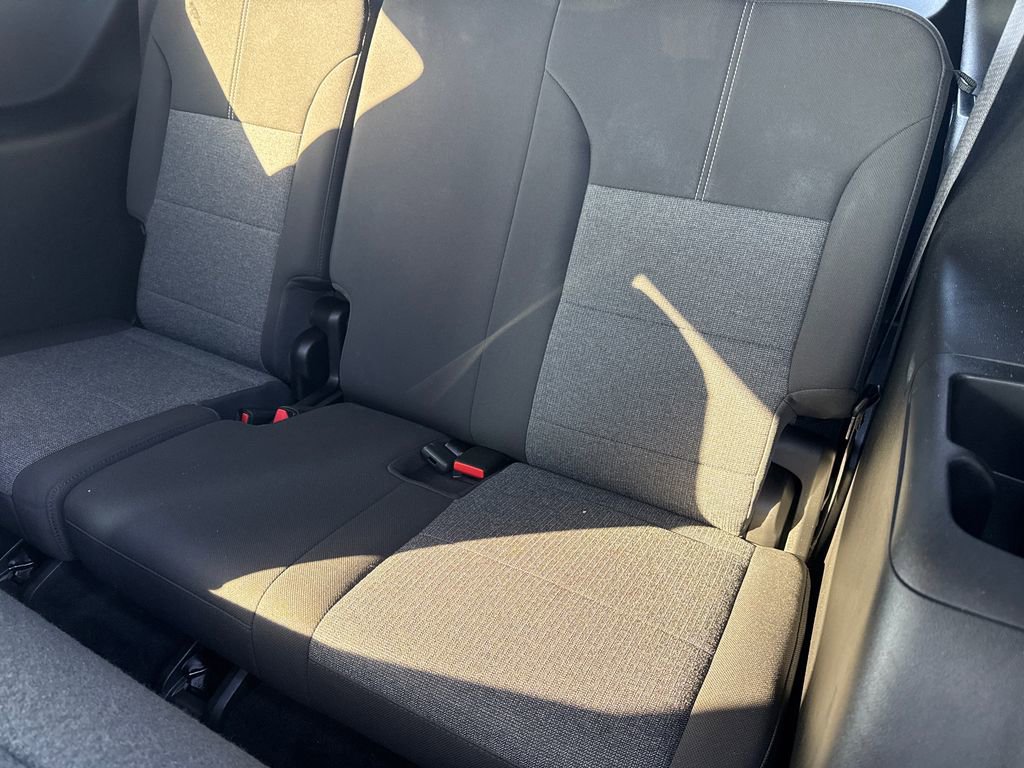 Used 2025 GMC Acadia Elevation image 16