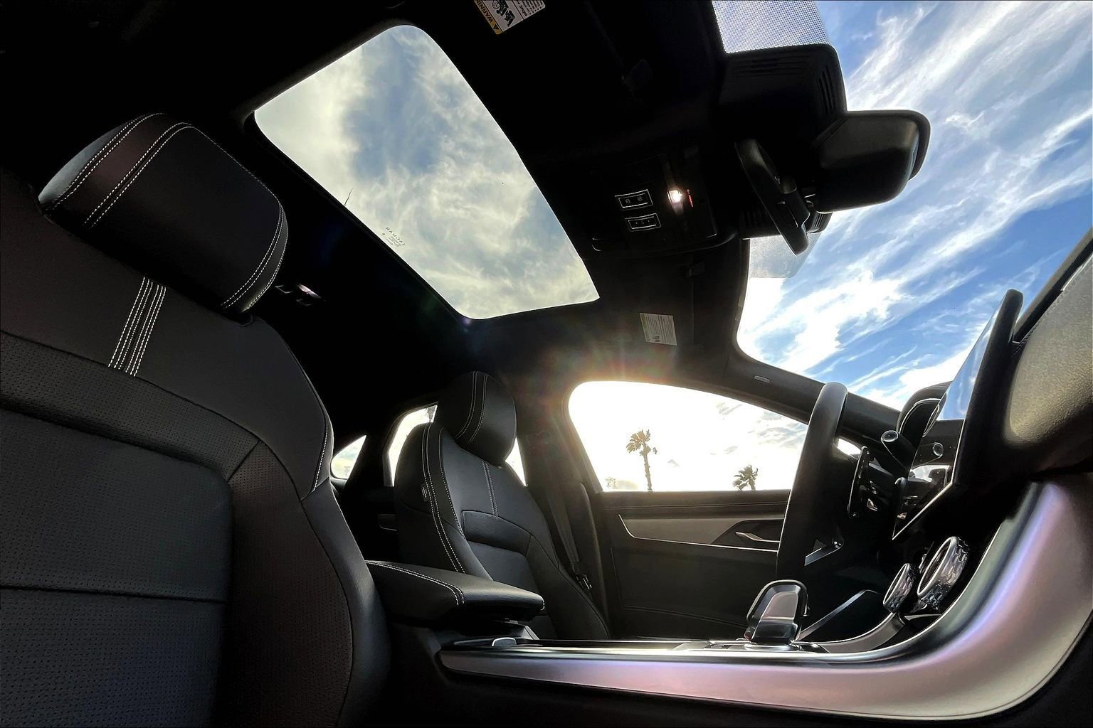 Used 2024 Jaguar XF R-Dynamic SE image 22