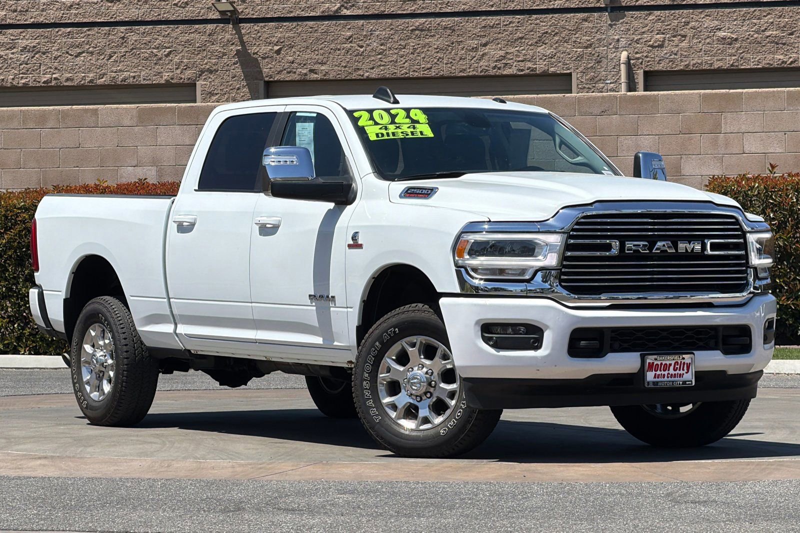 Used 2024 RAM 2500 Laramie AWD/4WD image 2