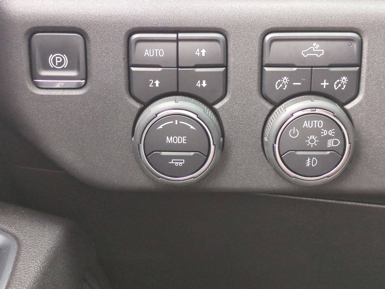 Certified 2025 Chevrolet Silverado 1500 LT Trail Boss w/ Convenience Package II AWD/4WD image 18
