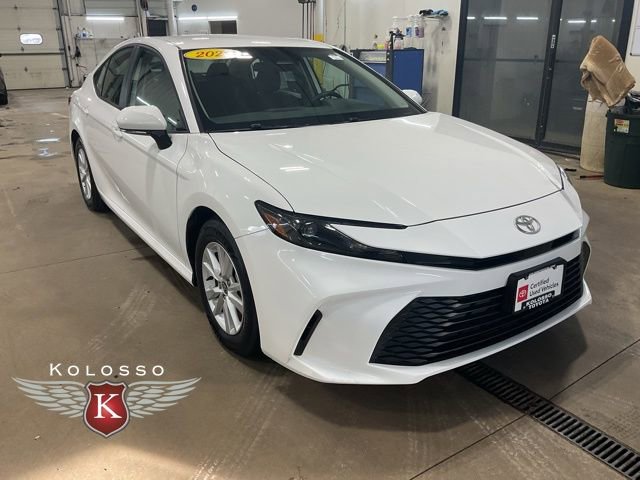 Used 2025 Toyota Camry LE image 1
