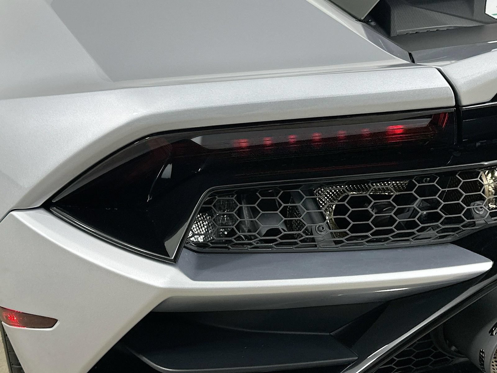 Used 2023 Lamborghini Huracan EVO RWD image 12