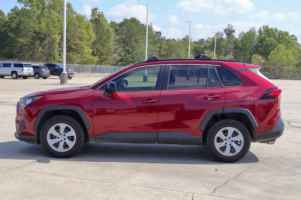 Used 2020 Toyota RAV4 LE image 4