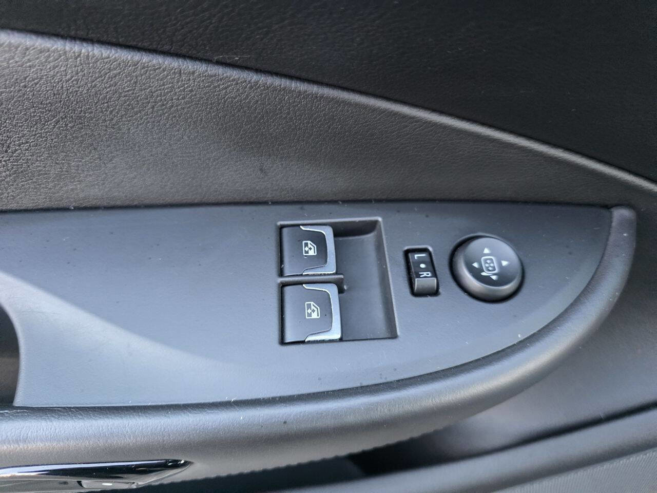 Used 2014 Cadillac ELR w/ Luxury Package image 22