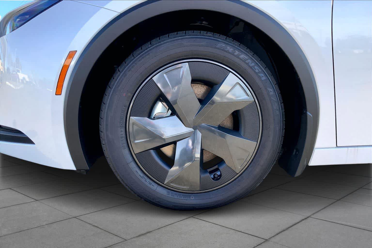 New 2026 Toyota Prius Plug-In Hybrid FWD image 11