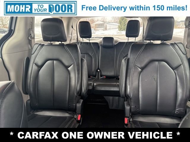 Used 2023 Chrysler Pacifica Touring-L image 17