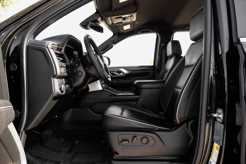 Used 2024 Chevrolet Suburban Premier image 3