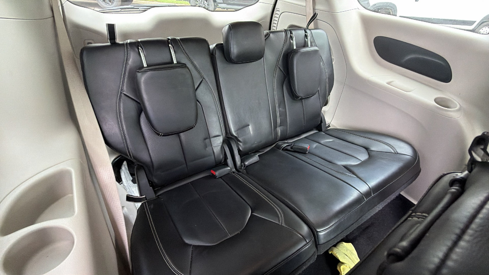 Used 2024 Chrysler Pacifica Touring-L FWD image 21