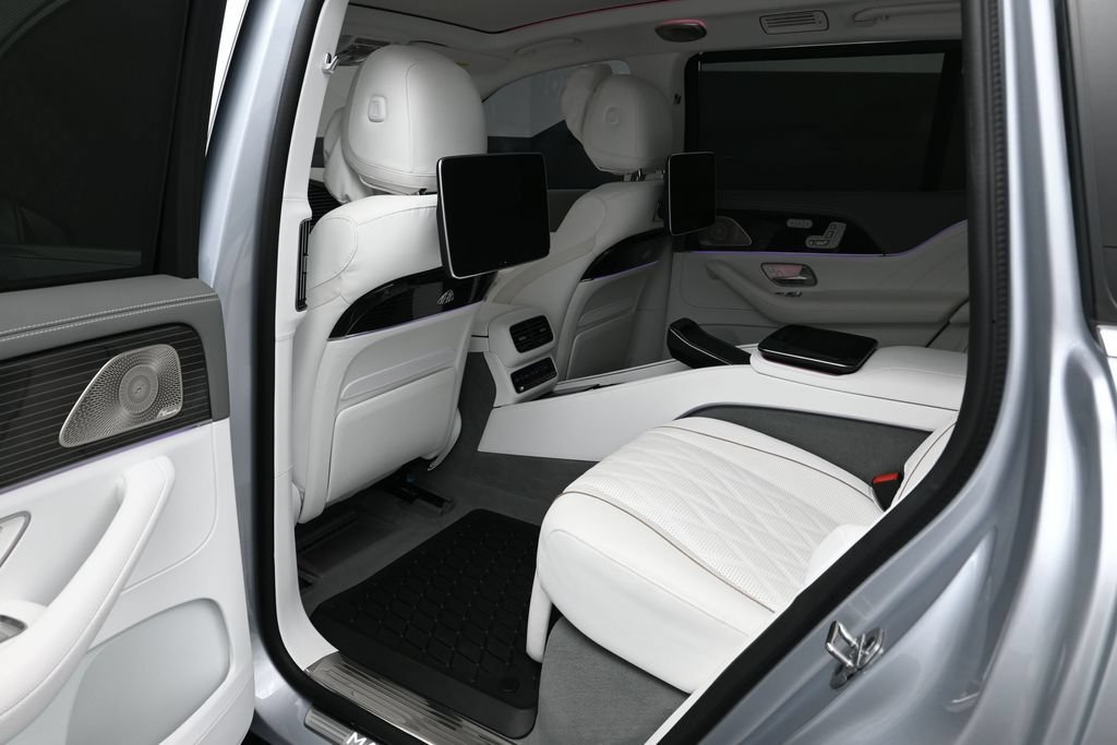 Used 2025 Mercedes-Benz Maybach GLS 600 4MATIC image 17