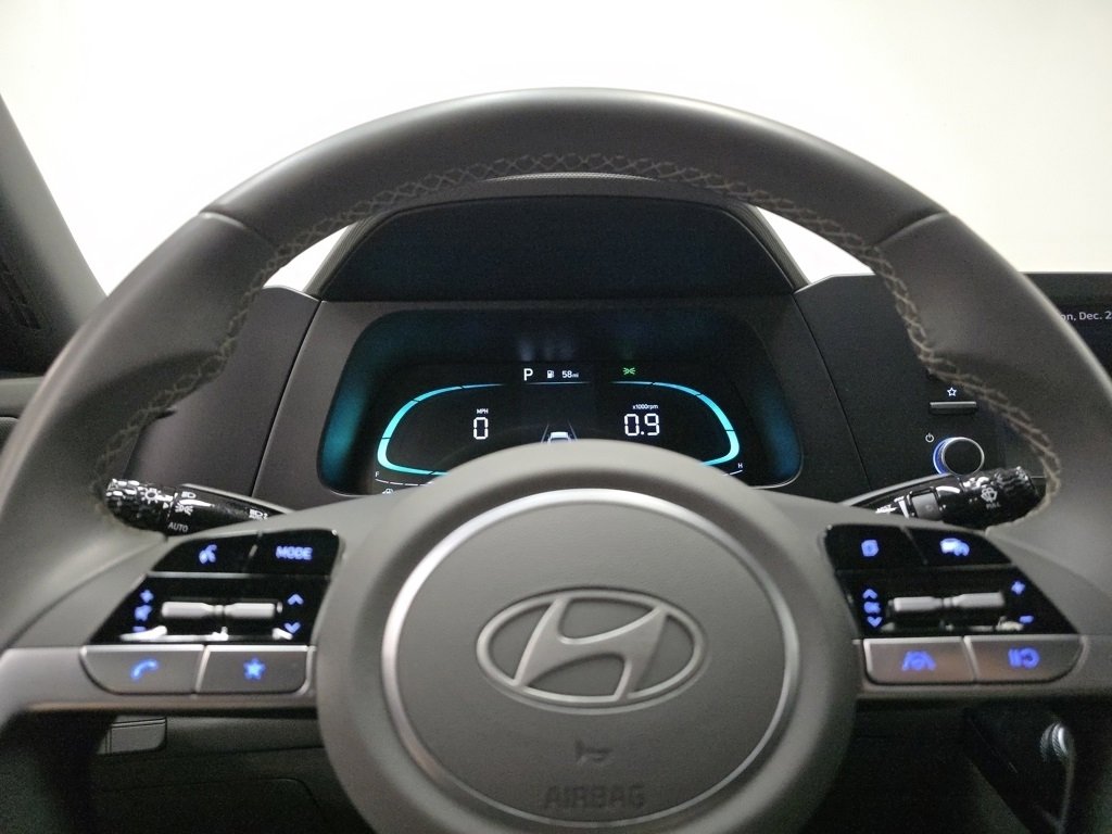 Used 2025 Hyundai Elantra Sport image 29