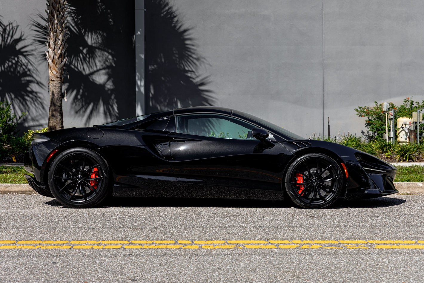 Used 2026 McLaren Artura Spider RWD image 21