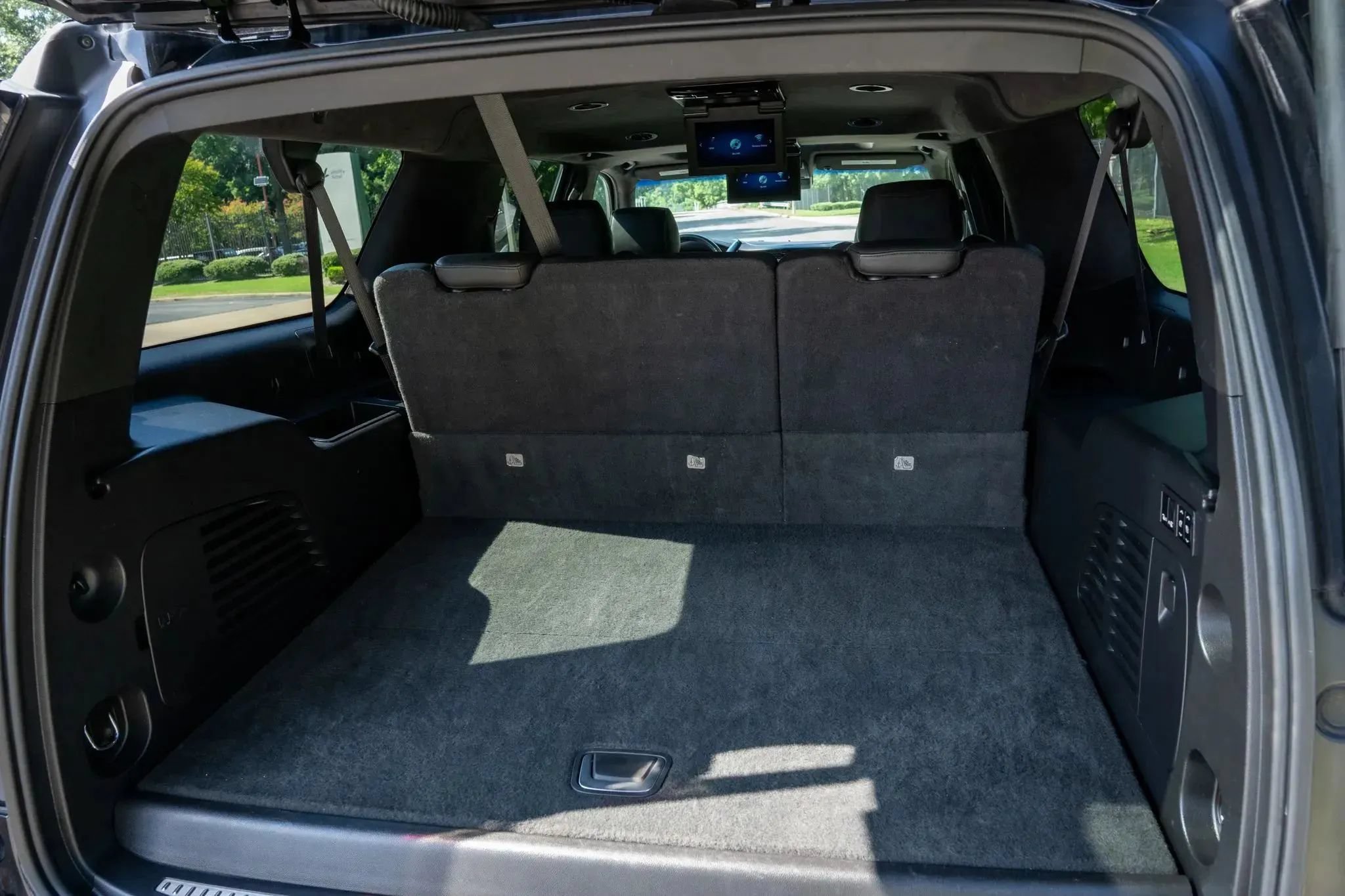 Used 2020 Cadillac Escalade ESV Platinum AWD/4WD image 18