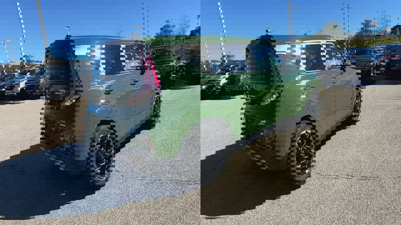 Used 2023 Kia Soul EX image 8