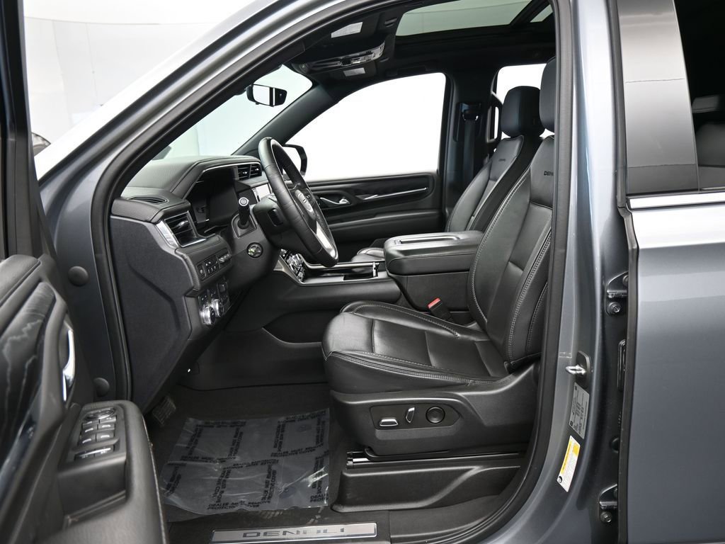 Used 2022 GMC Yukon Denali w/ Denali Premium Package image 11