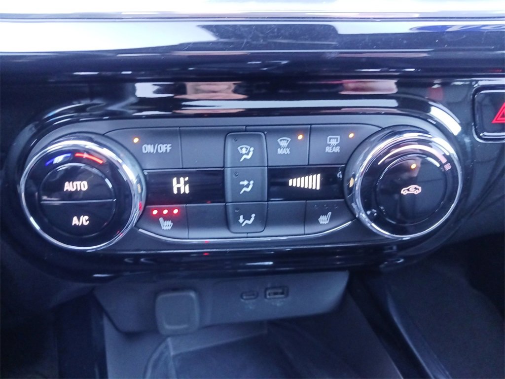 Used 2024 Chevrolet Trax RS w/ Sunroof Package image 24