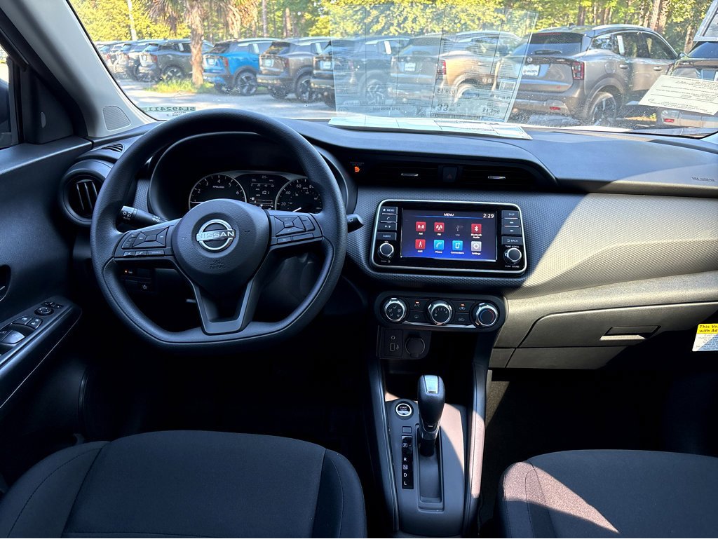 New 2025 Nissan Kicks Play S image 4