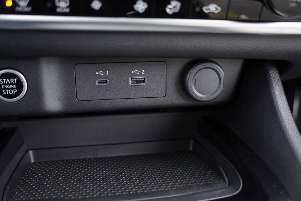 Used 2023 Nissan Rogue SV image 25