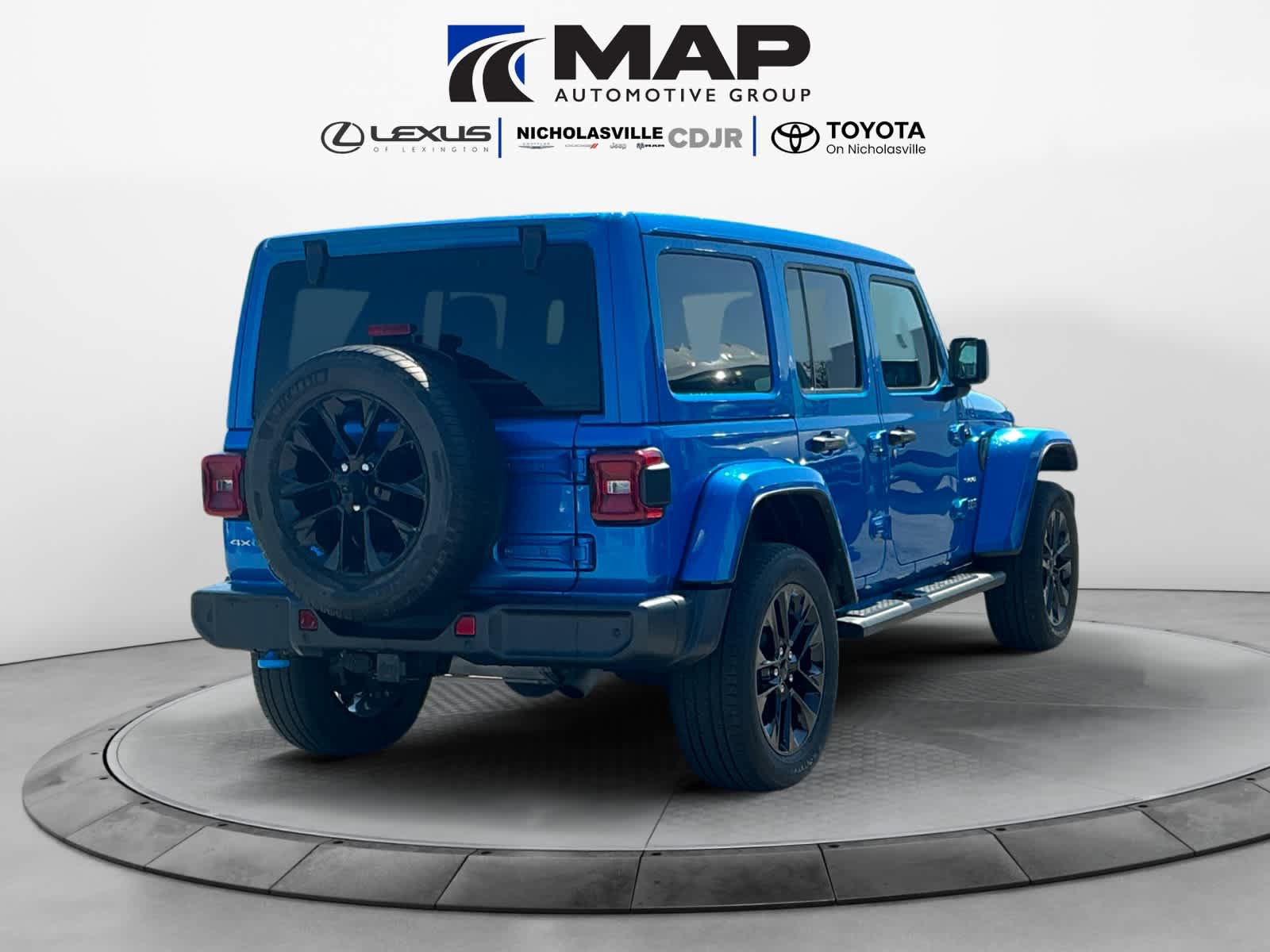 Used 2023 Jeep Wrangler Sahara w/ Cold Weather Group image 5
