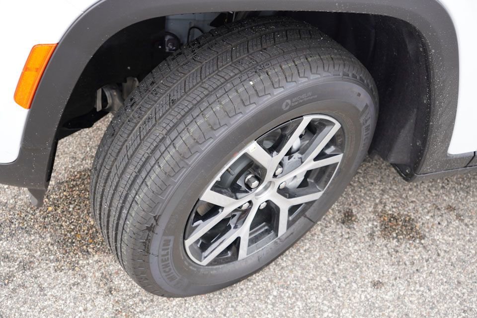 New 2025 Jeep Grand Cherokee Limited w/ Trailer Tow Package image 9