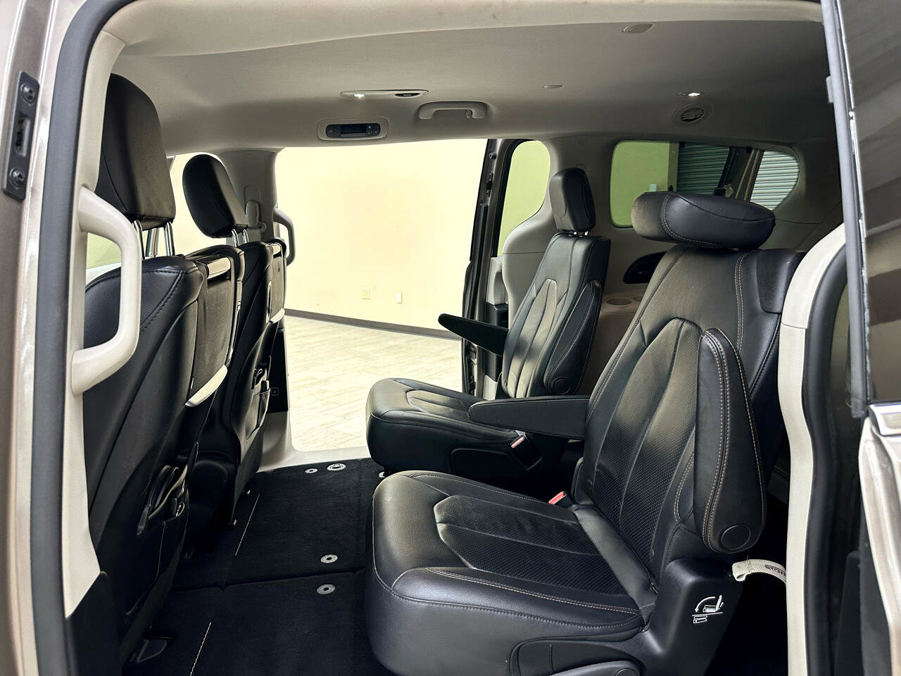 Used 2018 Chrysler Pacifica Touring-L Plus image 34