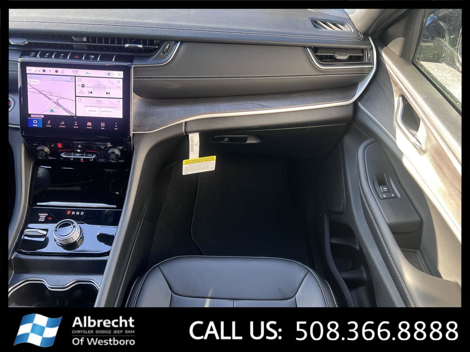 New 2025 Jeep Grand Cherokee Limited w/ Trailer Tow Package image 17