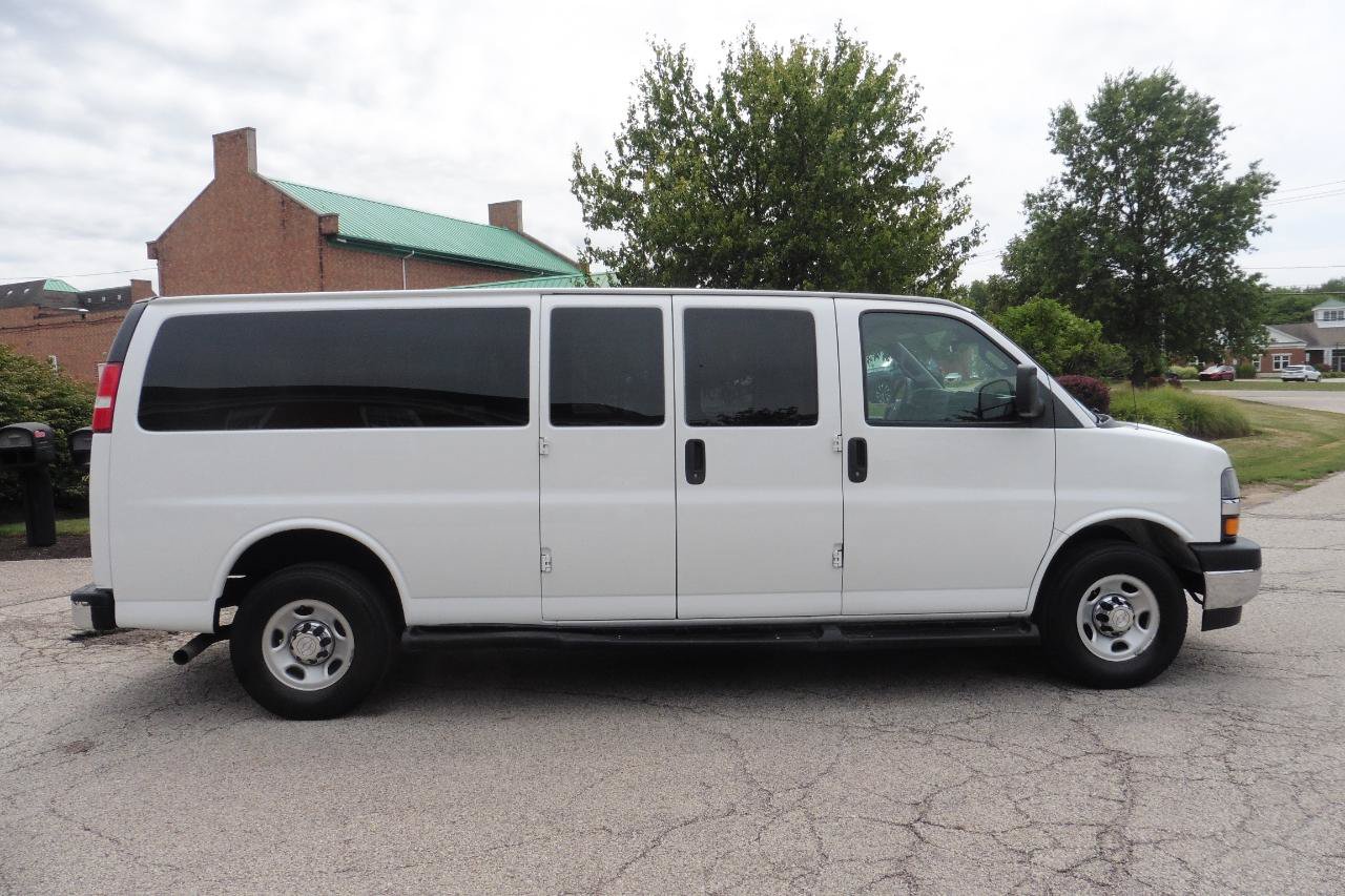 Used 2020 Chevrolet Express 3500 LT w/ LT Preferred Equipment Group RWD image 17