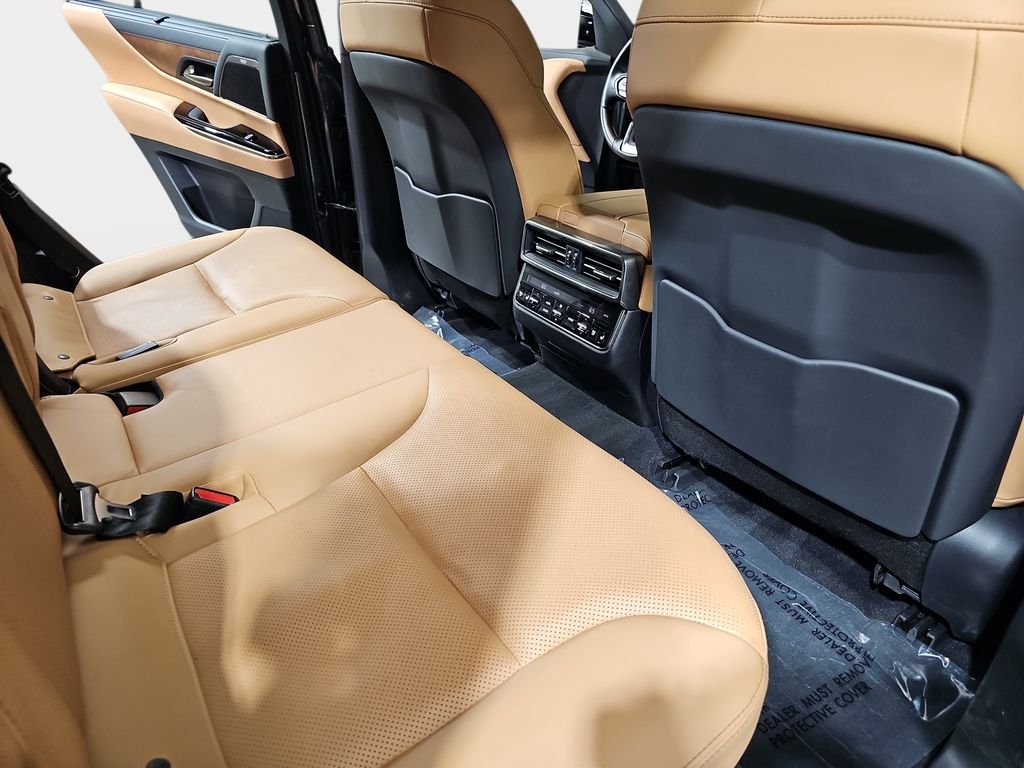 Certified 2024 Lexus LX 600 4WD w/ Luxury Package image 11