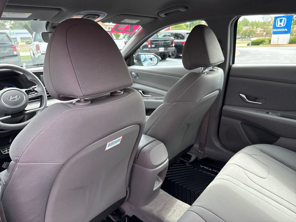 Certified 2025 Hyundai Elantra Sport FWD image 20